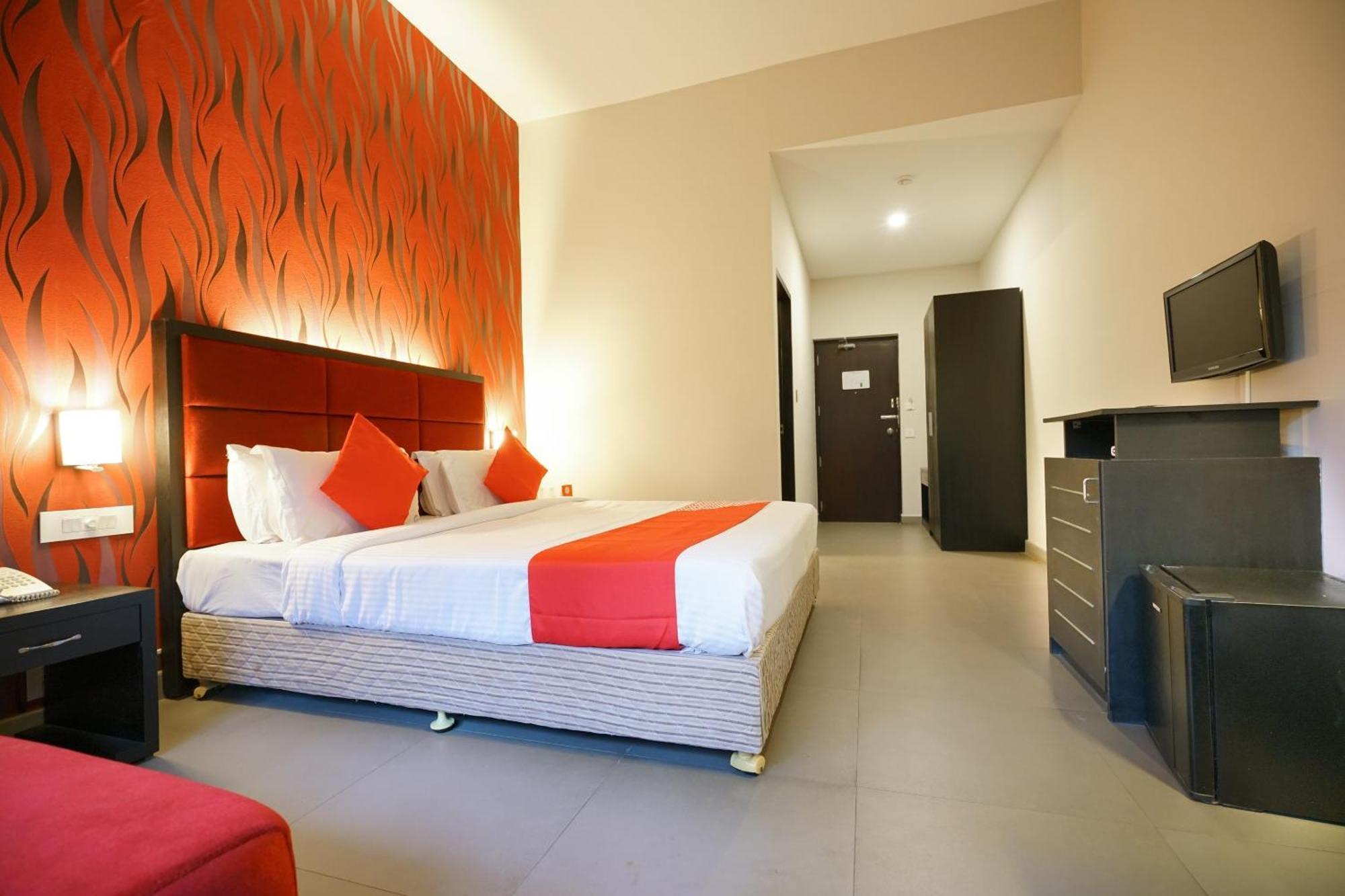 Super Townhouse Mookkannoor Tourist Home Angamali Kültér fotó
