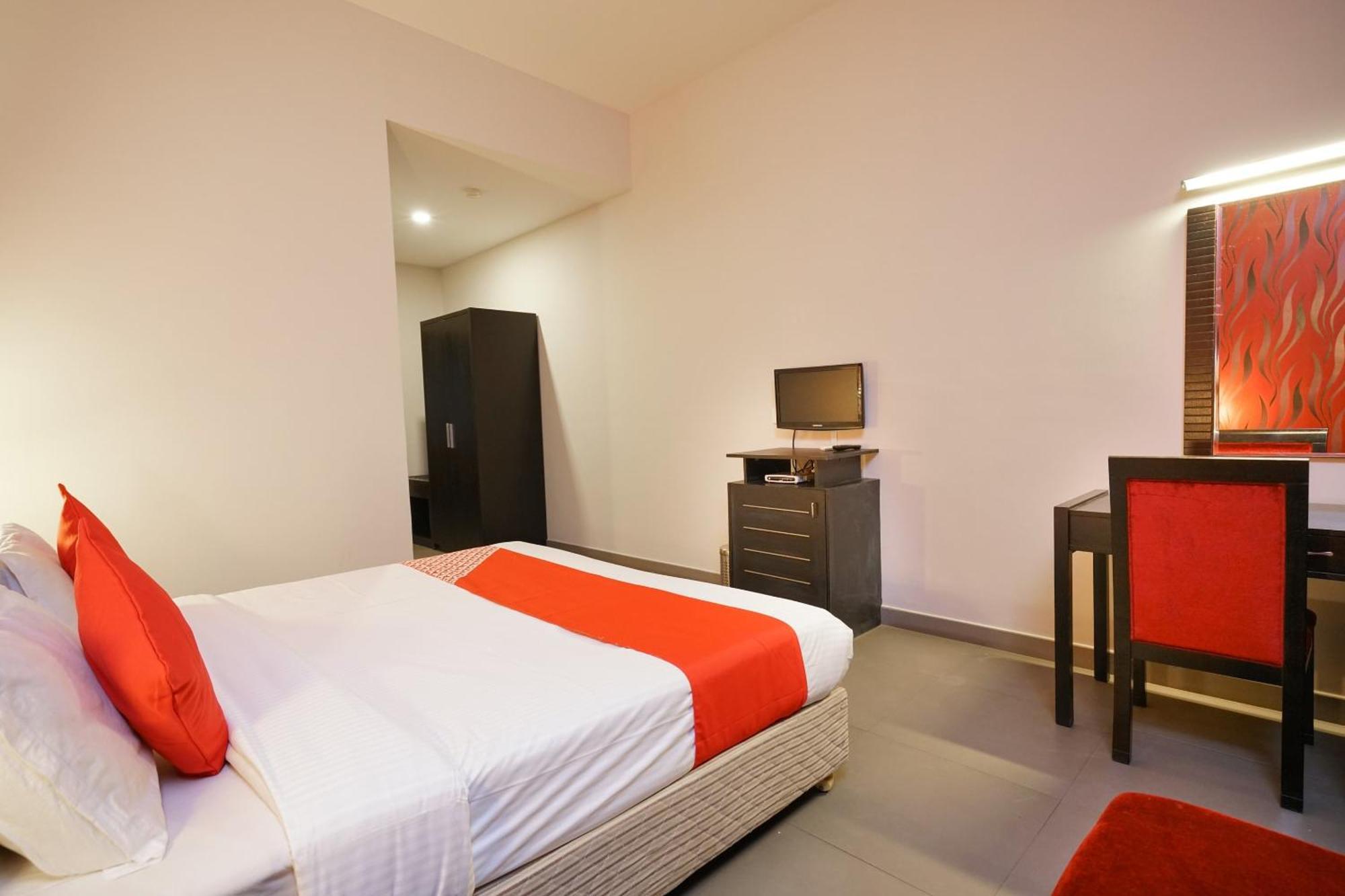 Super Townhouse Mookkannoor Tourist Home Angamali Kültér fotó