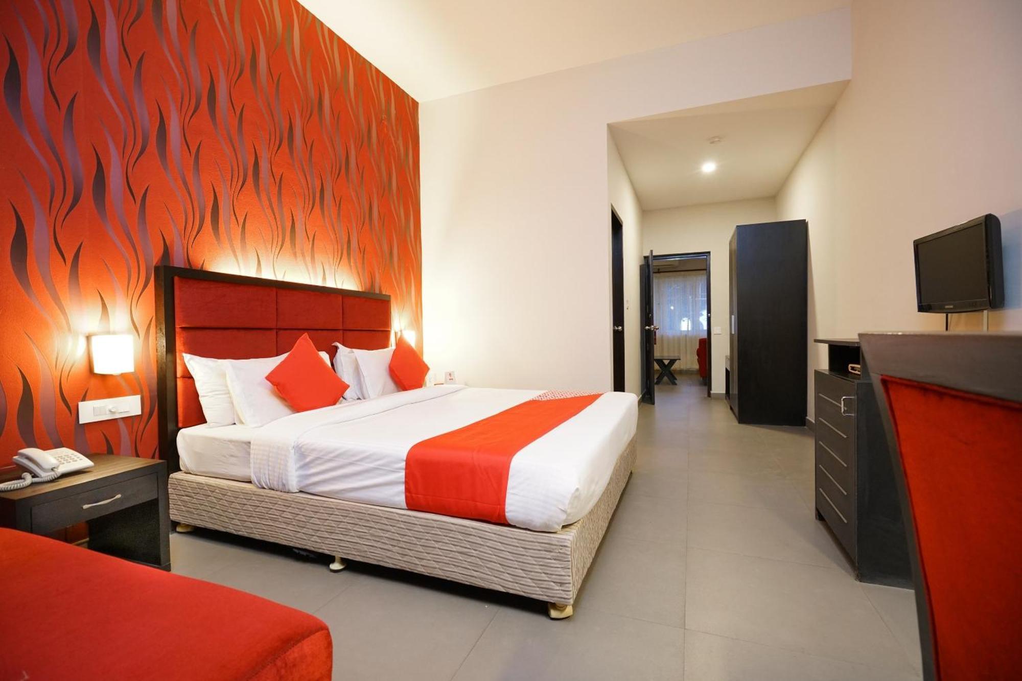 Super Townhouse Mookkannoor Tourist Home Angamali Kültér fotó