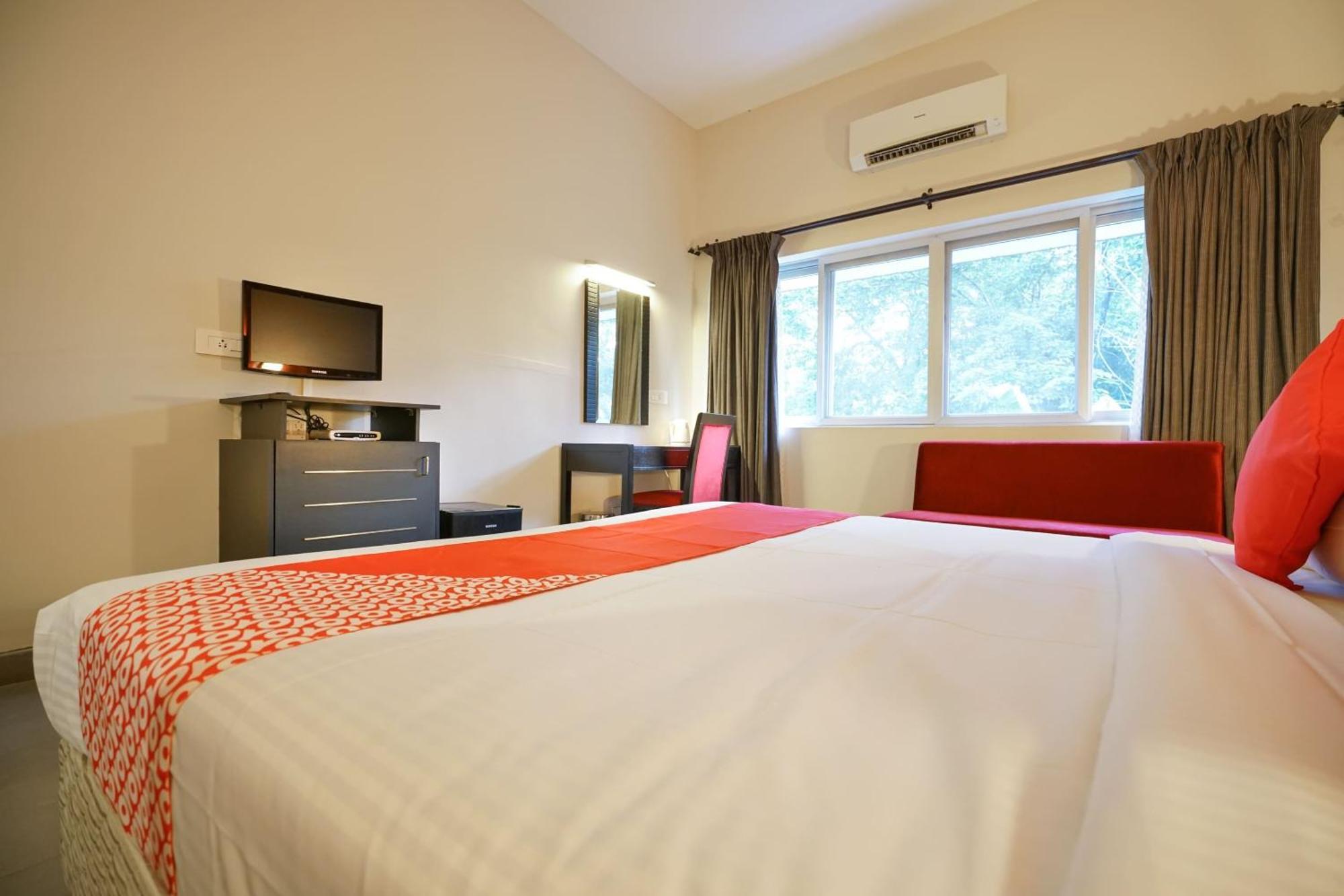 Super Townhouse Mookkannoor Tourist Home Angamali Kültér fotó