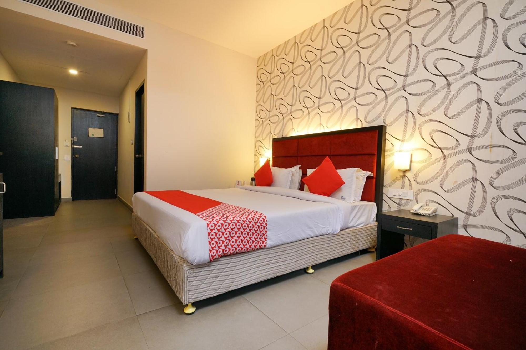 Super Townhouse Mookkannoor Tourist Home Angamali Kültér fotó